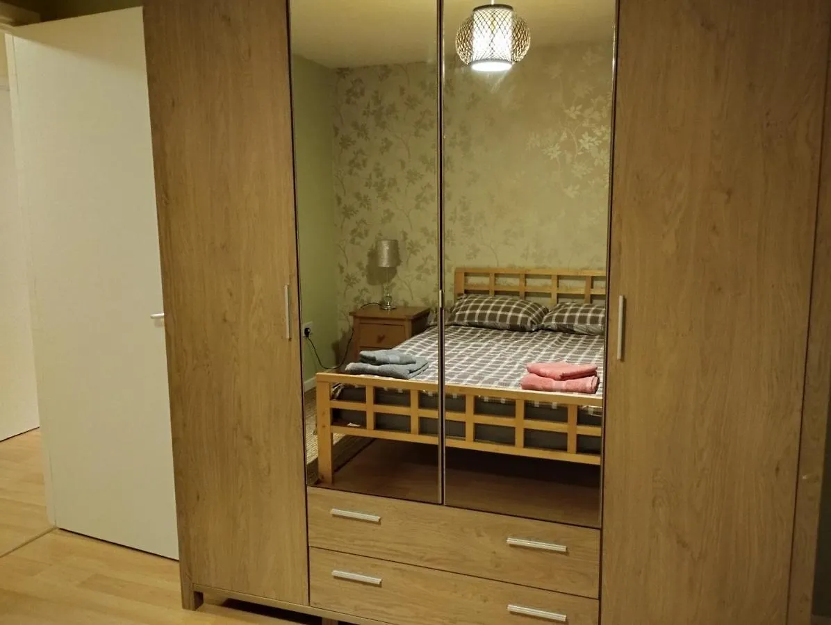 Lovely 2 Bed Main Door Flat With Free Parking Edinburgh Apartment