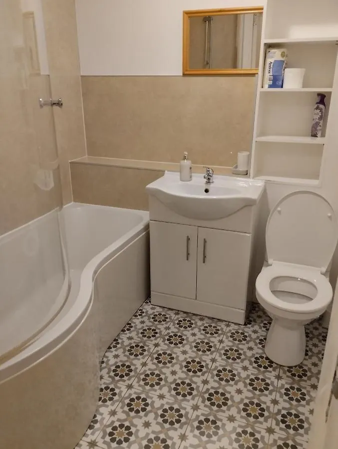 Lovely 2 Bed Main Door Flat With Free Parking Edinburgh 0*,  United Kingdom