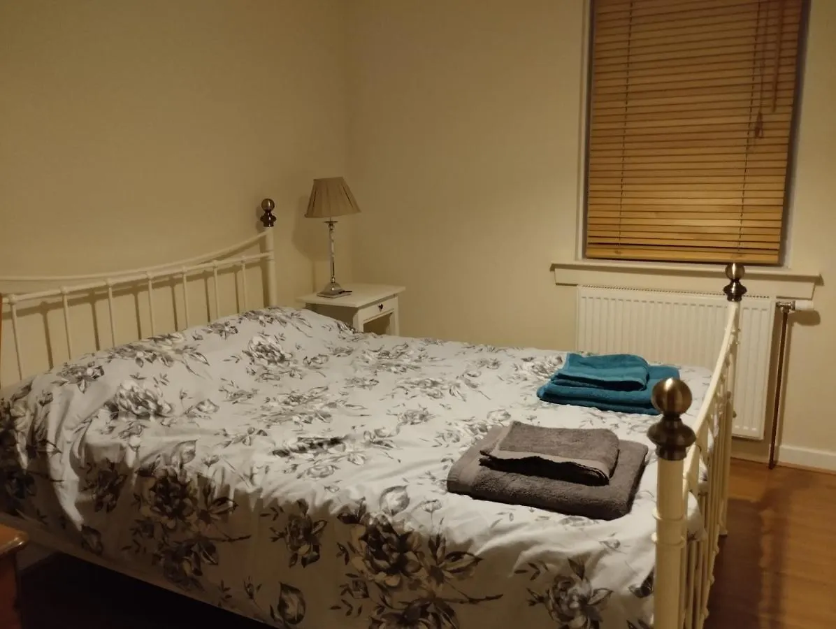Lovely 2 Bed Main Door Flat With Free Parking Edinburgh
