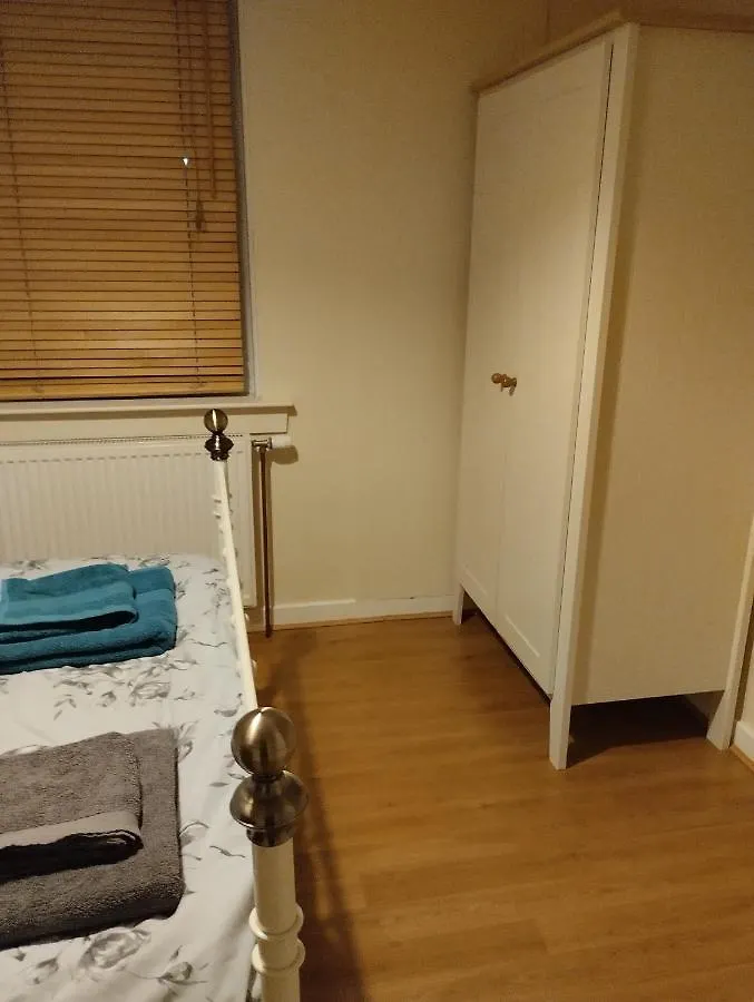 Lovely 2 Bed Main Door Flat With Free Parking Edinburgh